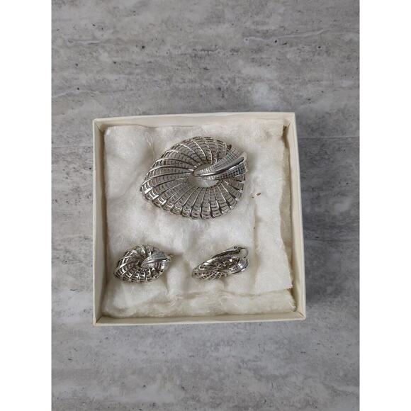 Judy Lee Marked Brooch‎ & Clip On Earring Set, Silver Plated - Picture 1 of 8